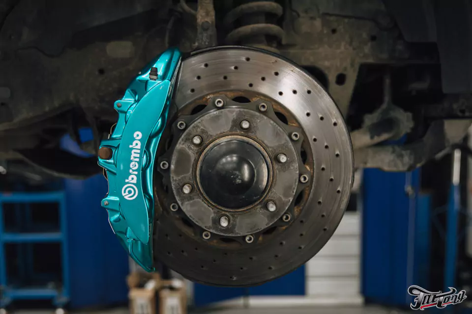 Установили на Toyota Land Cruiser Prado усиленную тормозную систему Brembo